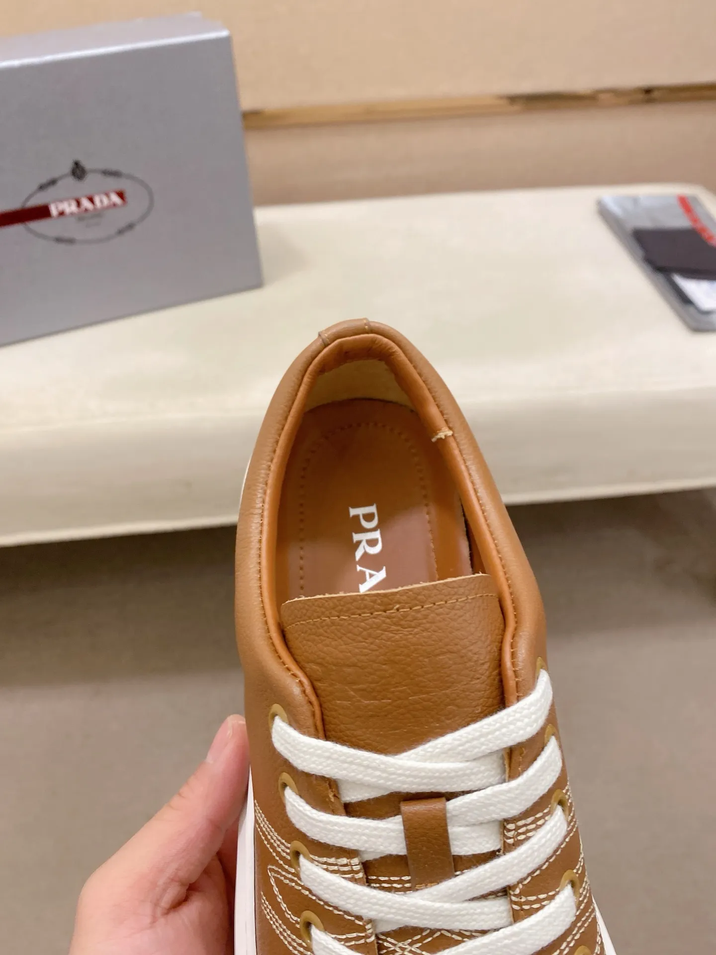 Factory price 560💰 ✔️✔️✔️Higher version High-quality new PRADA (Prada) counters are launched simultaneously. The new men's shoes and 😘fabric are made of selected first-layer cowhide with superb craftsmanship. Lining: Full cowhide lining. 👍🏿 High-end ☄️ air-cushion molded anti-slip rubber outsole, exquisite lines, simple and elegant, comfortable and high-end for leisure travel. Code number: 38 to 45